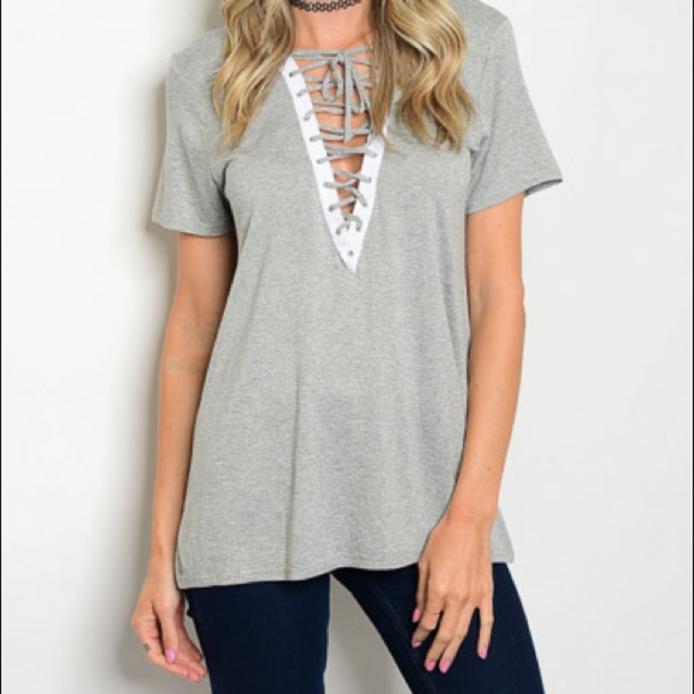 💃🏼Gray LACE NECK SHORT SLEEVE TOP💃🏼